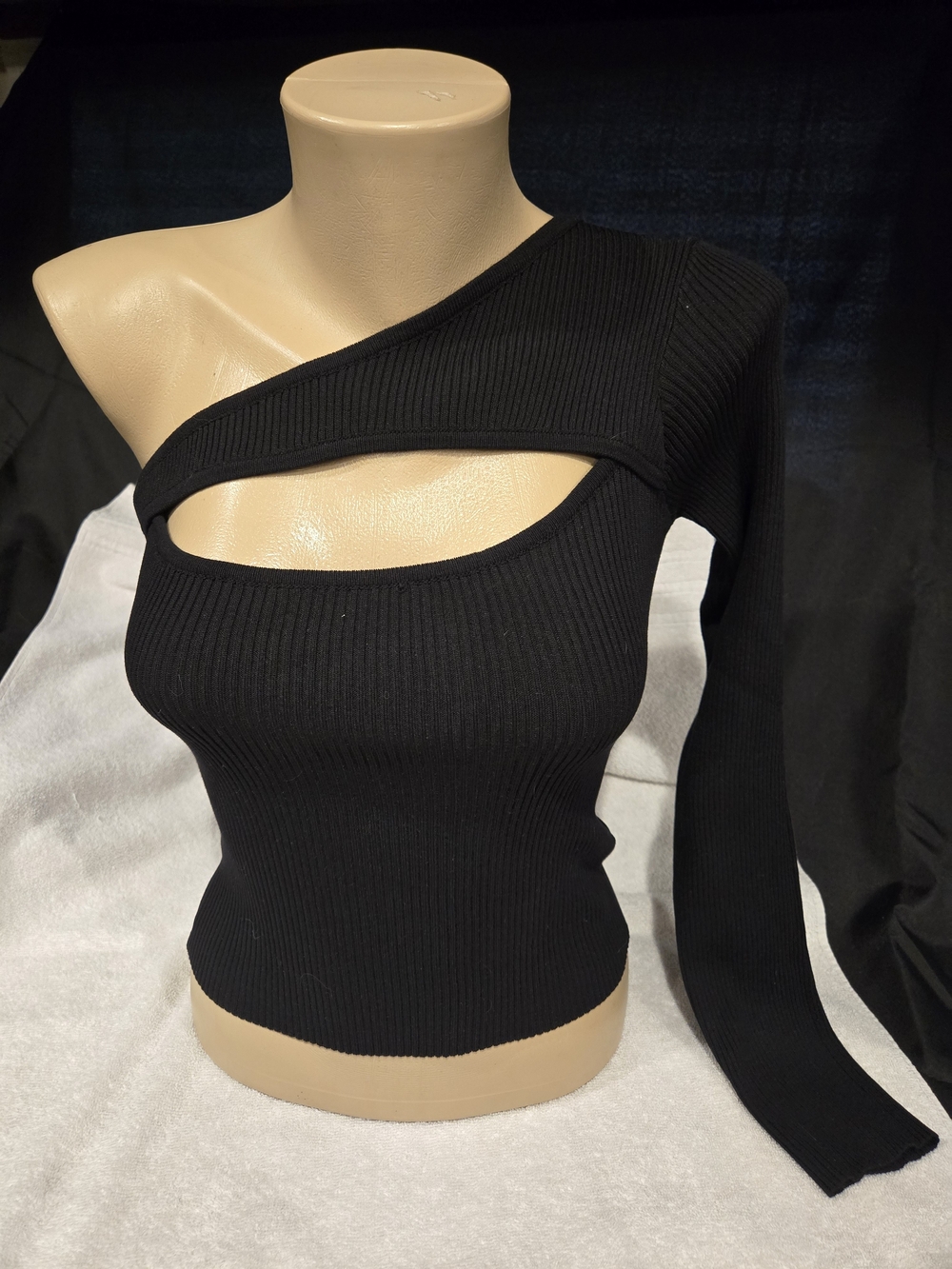 Forever 21 PRIVY Black Asymmetrical Cutout Ribbed Crop Top